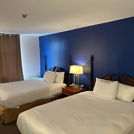 Econo Lodge City Centre Kingston Bagian luar foto