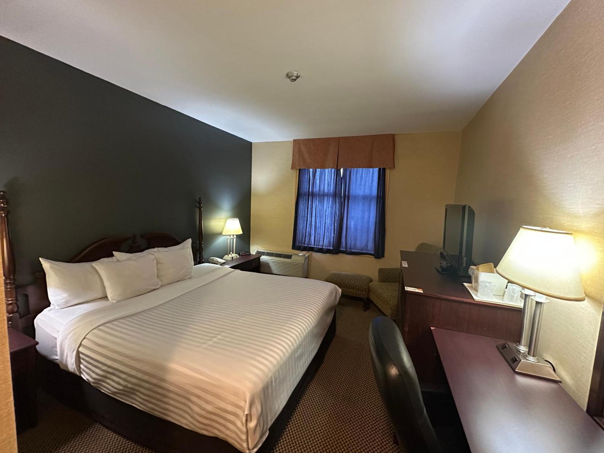 Econo Lodge City Centre Kingston Bagian luar foto