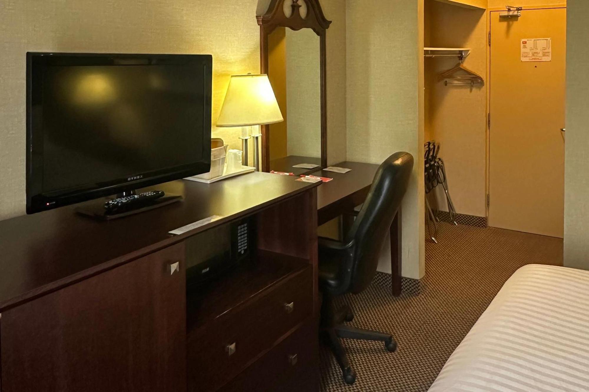 Econo Lodge City Centre Kingston Bagian luar foto