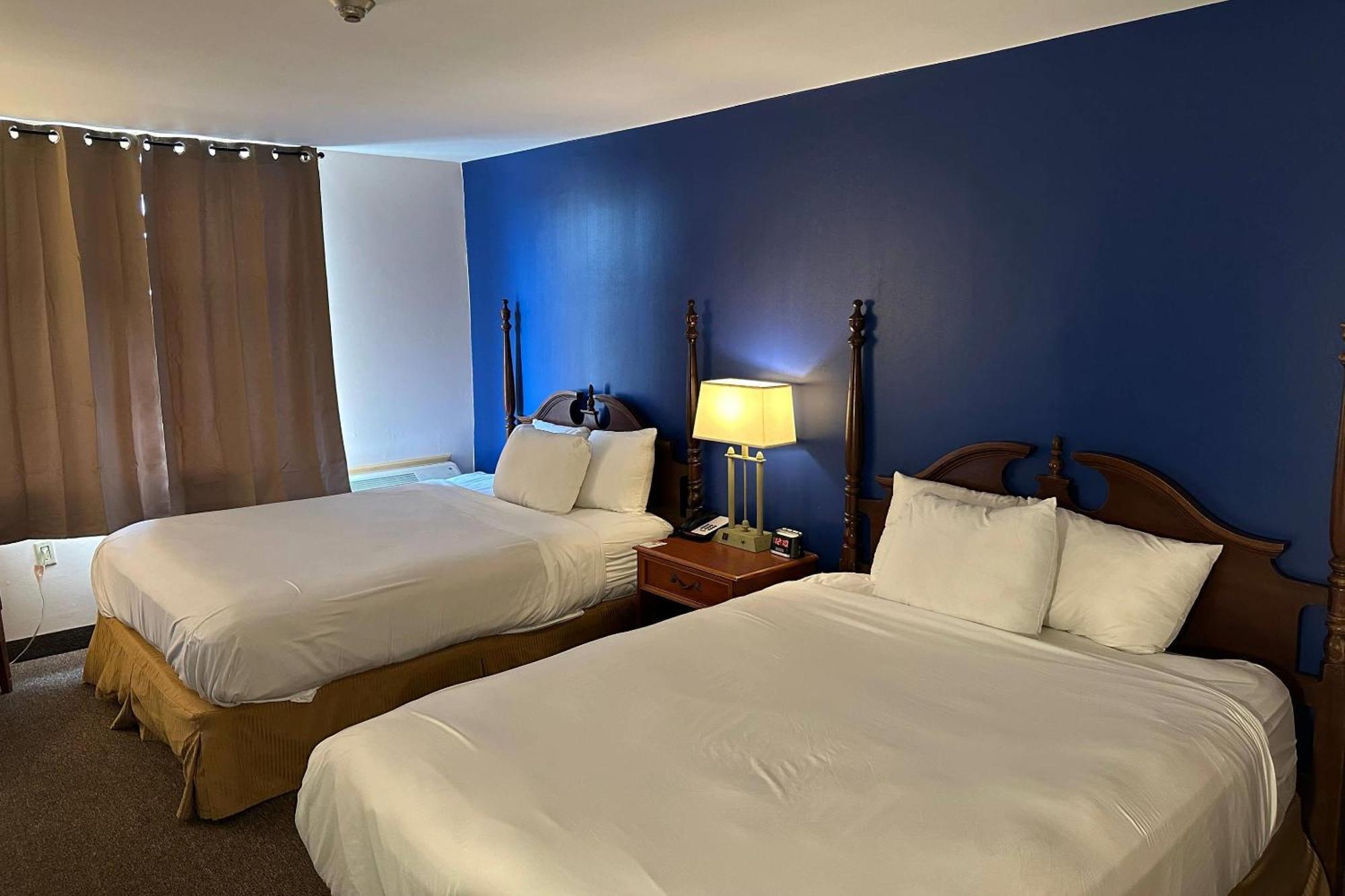 Econo Lodge City Centre Kingston Bagian luar foto