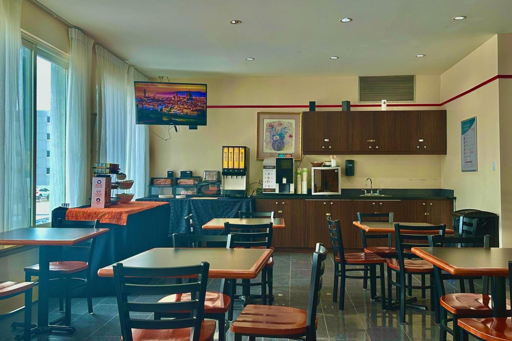 Econo Lodge City Centre Kingston Bagian luar foto