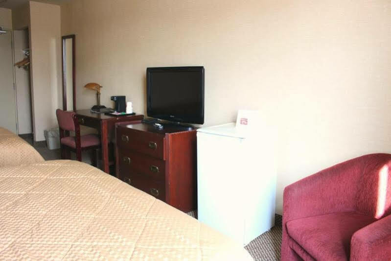 Econo Lodge City Centre Kingston Bagian luar foto